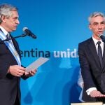 Fotografía cedida por la Presidencia argentina que muestra fallecido ministro de Transporte de Argentina, Mario Meoni