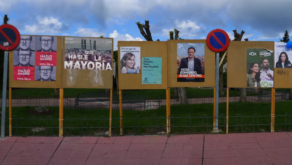 Carteles electorales de los candidatos a la Comunidad de Madrid el 4 de mayo.