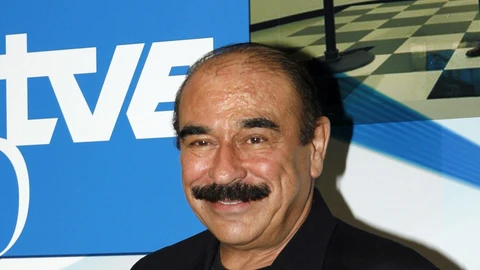 El director y realizador chileno Hugo Stuven falleció este sábado a los 80 años. En la imagen, Stuven en una imagen de archivo durante la presentación de un libro con motivo del 50 aniversario del nacimiento de la televisión en España en 2006.