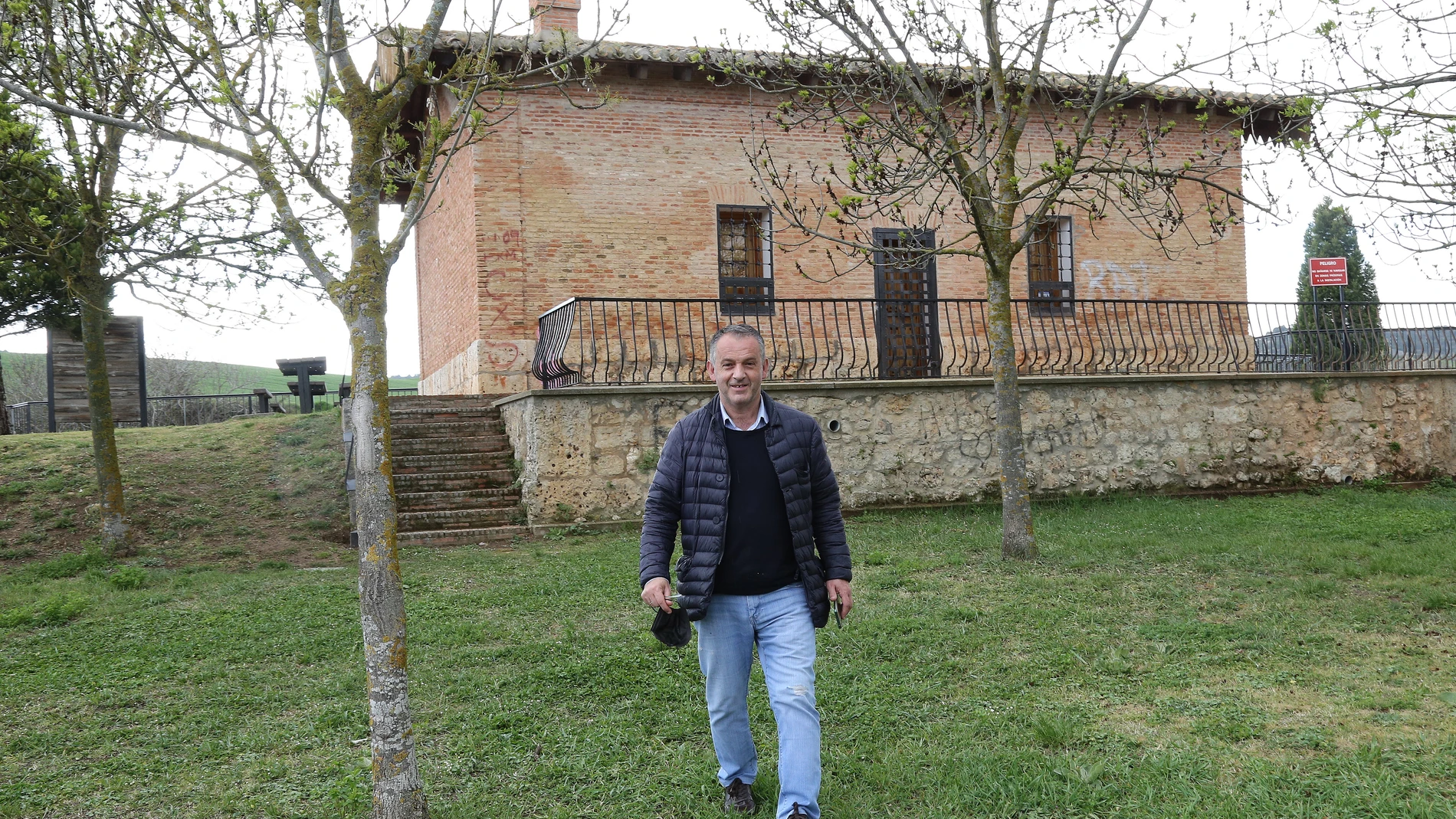 Demetrio Gutierrez encargado del proyecto para revitalizar la zona del Soto de Albúrez en Villamuriel de Cerrato (Palencia), con la explotacion de un espacio para el turismo activo,gastronomía, música en directo en la Naturaleza, formación y desarrollo rural