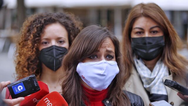 De izquierda a derecha, la procuradora, Marta Sanz, la coordinadora autonómica de Cs Castilla y León, Gemma Villarroel; y la diputada, Noemí Otero, durante su encuentro en Segovia