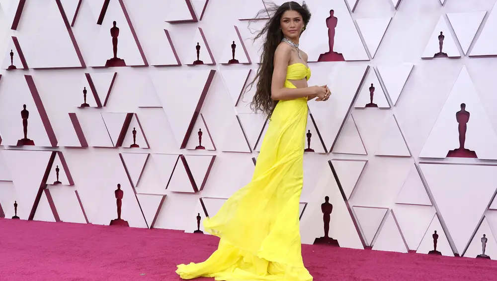 Zendaya en su llegada a los Premios Oscar 2021.