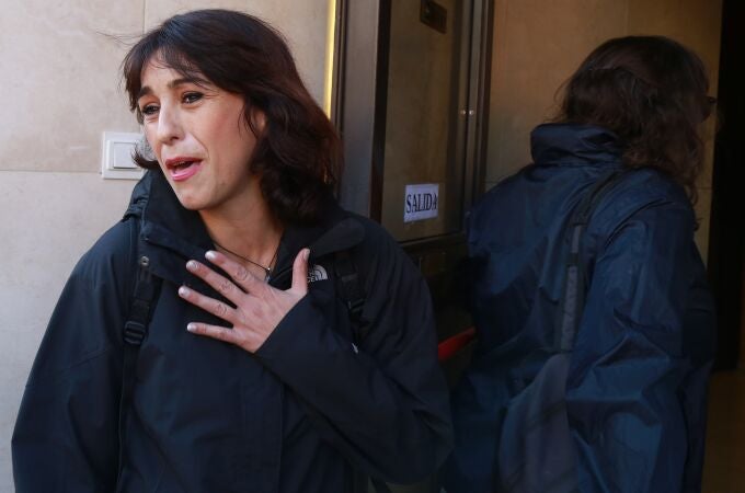 Juana Rivas, a su salida del Juzgado de lo Penal número 1 de Granada tras recoger su sentencia condenatoria