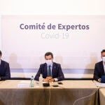 Juanma Moreno, en el centro, ha presidido hoy la reunión del Consejo Asesor de Alertas de Salud Pública de Alto Impacto