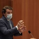 El presidente de la Junta, Alfonso Fernández Mañueco, interviene en el Pleno de las Cortes