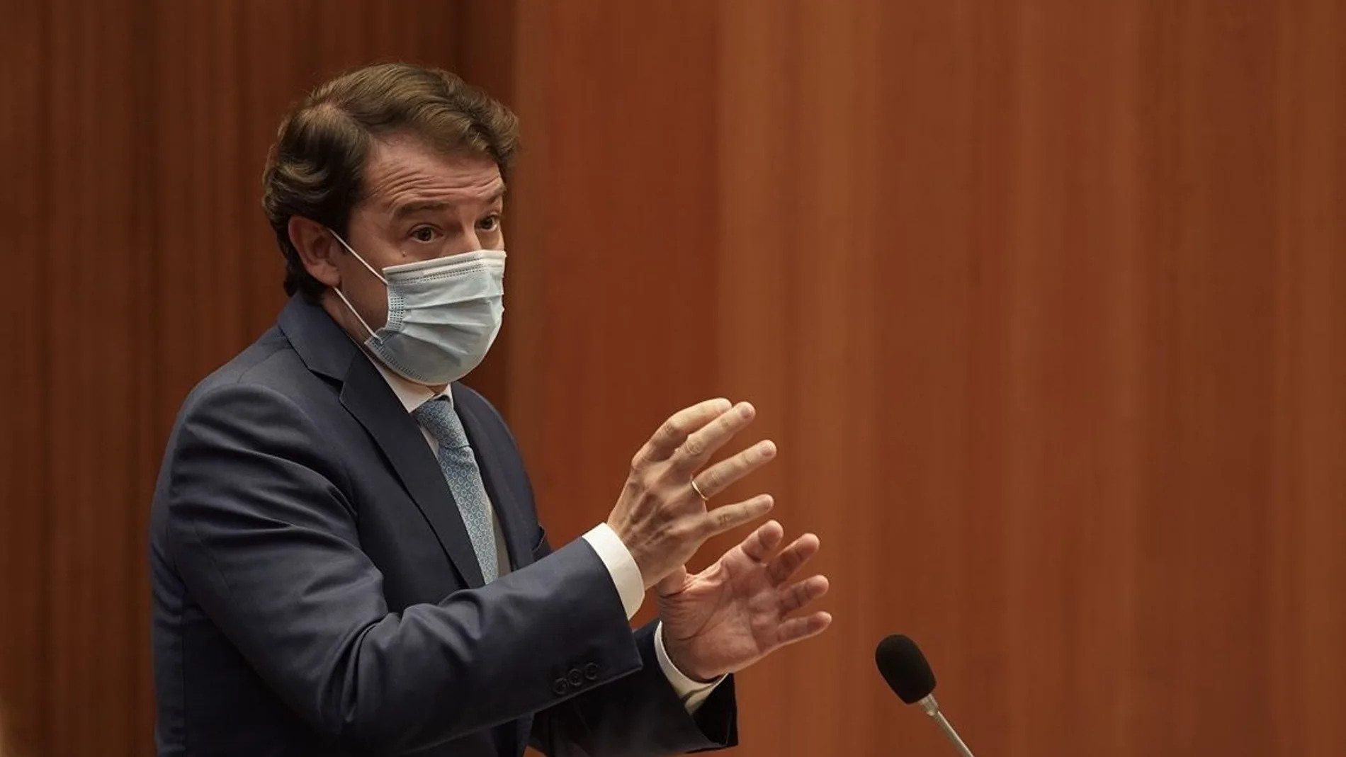 El presidente de la Junta, Alfonso Fernández Mañueco, interviene en el Pleno de las Cortes