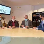 Mar Sánchez Estrella, Marc Soustrot, Antonio Muñoz y Pedro Vázquez, en la firma del contrato