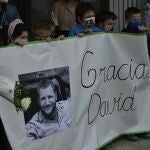 Minuto de silencio en recuerdo de David Beriain en la localidad navarra de Artajona
