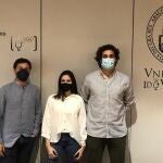 Paloma Escamilla, Mario Alguacil y Samuel López, personal investigador de la Universitat de València (UV)
