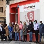 Trabajadores de La 8 Salamanca, guardan un minuto de silencio en su memoria