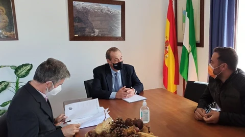 Imagen de archivo de una reunión de la Junta con el Ayuntamiento de Trevélez