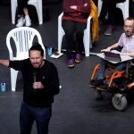 El candidato a la presidencia de la Comunidad de Madrid y secretario general de Unidas Podemos, Pablo Iglesias (i) y su portavoz parlamentario, Pablo Echenique (d) durante un acto electoral en la localidad de Leganés este jueves