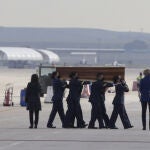 Llegada de los cuerpos de los periodistas españoles y su compañero irlandés a la Base Aérea de Torrejon