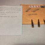 Carta y munición enviadas a Pablo Iglesias EFE/Twitter