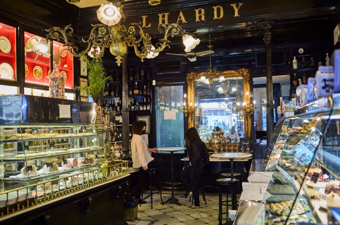 Lhardy fue fundado en 1839 por Emilio Huguenin, un joven cocinero francés.
