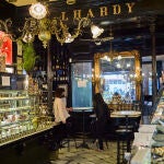 Lhardy fue fundado en 1839 por Emilio Huguenin, un joven cocinero francés.