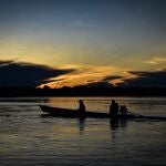 Doce días en río por una vacuna: el viaje de indígenas matis por el Amazonas