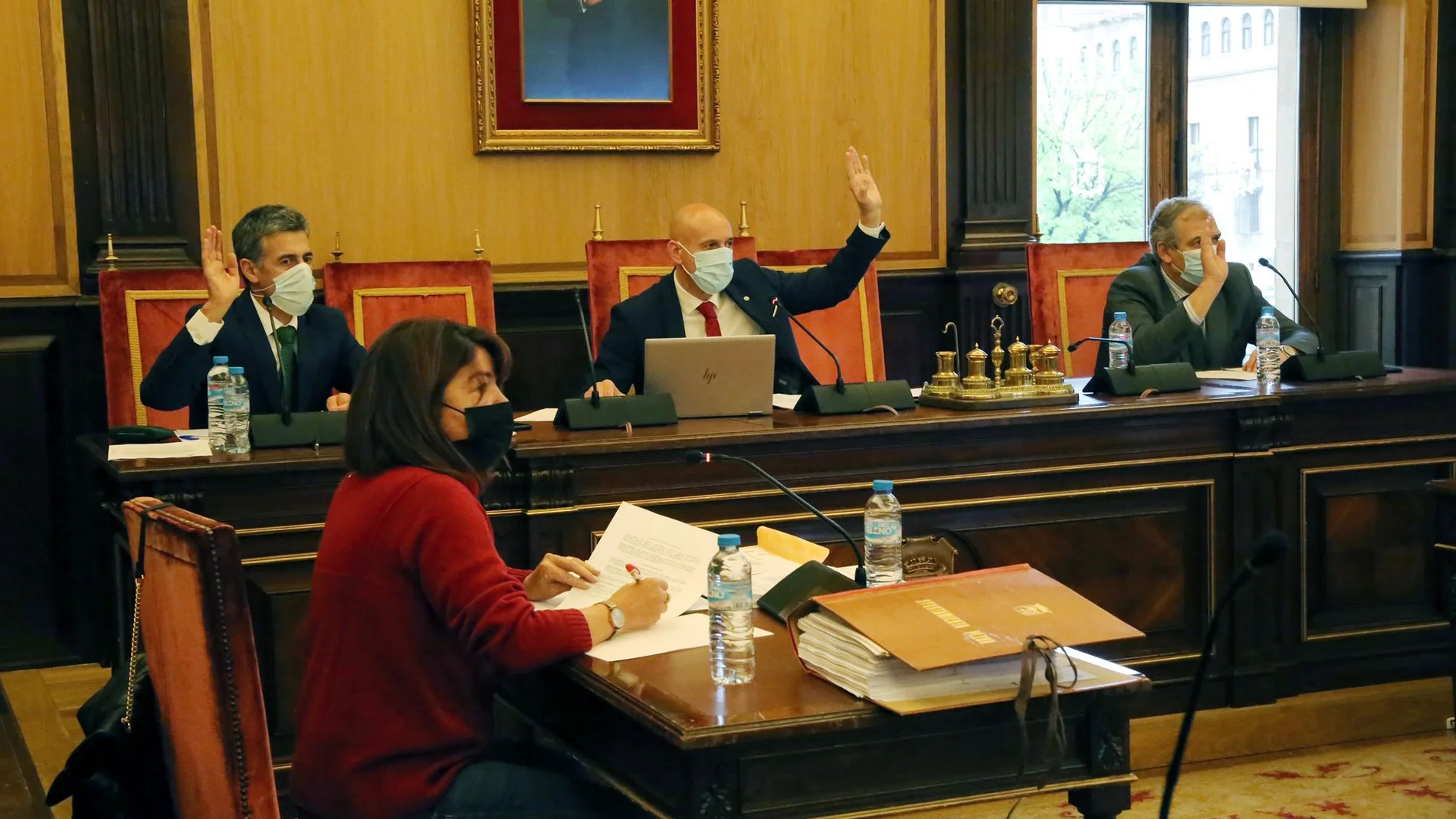 El alcalde de León, José Antonio Díez, durante una de las votaciones en el pleno de este viernes