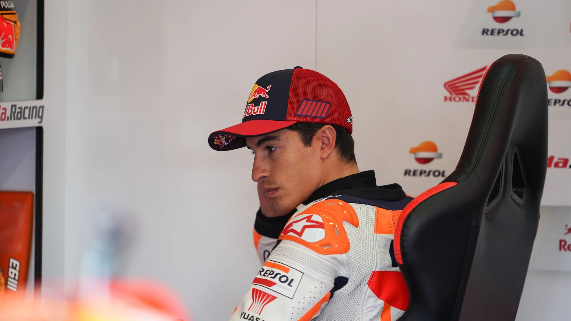 Marc Márquez, en su box en el circuito de Jerez