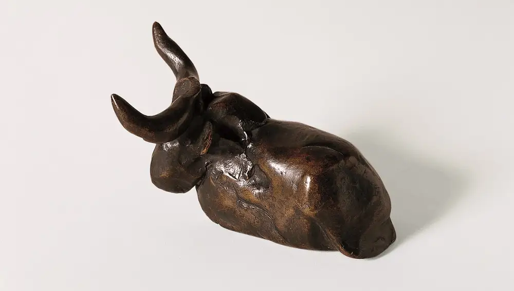Uno de los exvotos del bestiario del artista, en una talla cedida por el Museo Picasso de Málaga para la ocasión