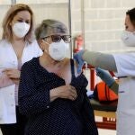 Administración de vacunas contra la covid-19 este sábado en el Estadio Enrique Roca Fernández de Murcia