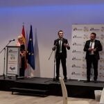 Antonio Pérez, CEO de Factoría Blockchain, recibiendo el galardón