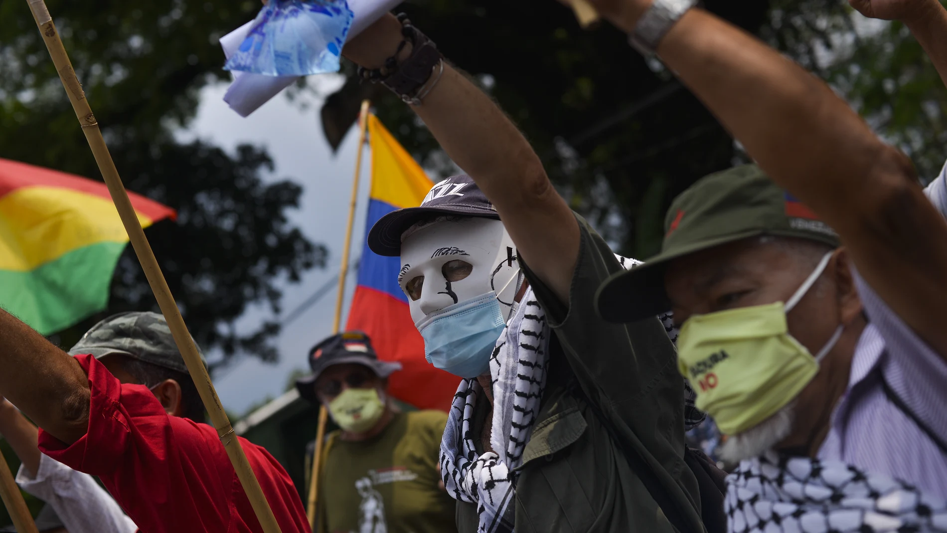 01 May 2021, El Salvador, San Salvador: Protestors gesture during a demonstration to mark the May Day, International Workers' Day. Photo: Camilo Freedman/SOPA Images via ZUMA Wire/dpaCamilo Freedman/SOPA Images via / DPA01/05/2021 ONLY FOR USE IN SPAIN