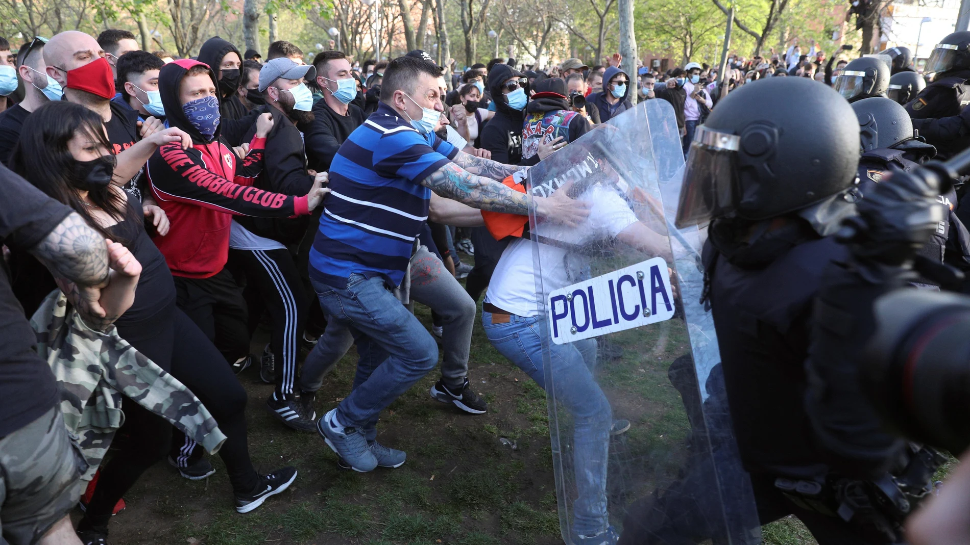 Uno de los "escoltas" vinculado a Podemos que habría alentado a la violencia contra la Polícia en el acto de precampaña de Vox.