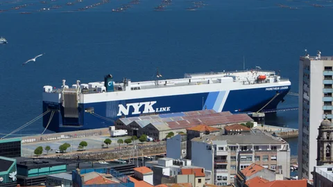 El buque ‘Prometheus Leader’, retenido en el puerto de Vigo
