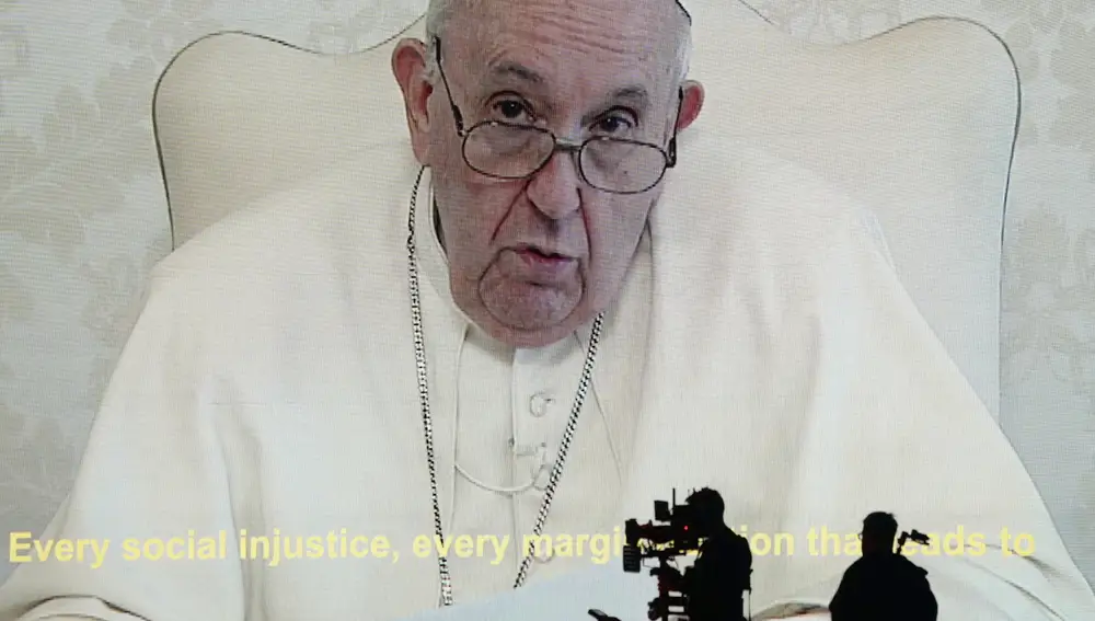 Reciban la visita de este viejo que ni baila, ni canta”, saludó el papa Francisco con un mensaje en vídeo