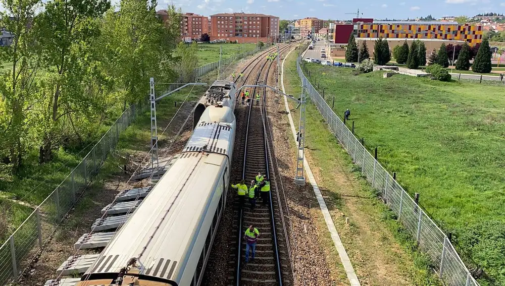 Tren Alvia que ha descarrilado en León