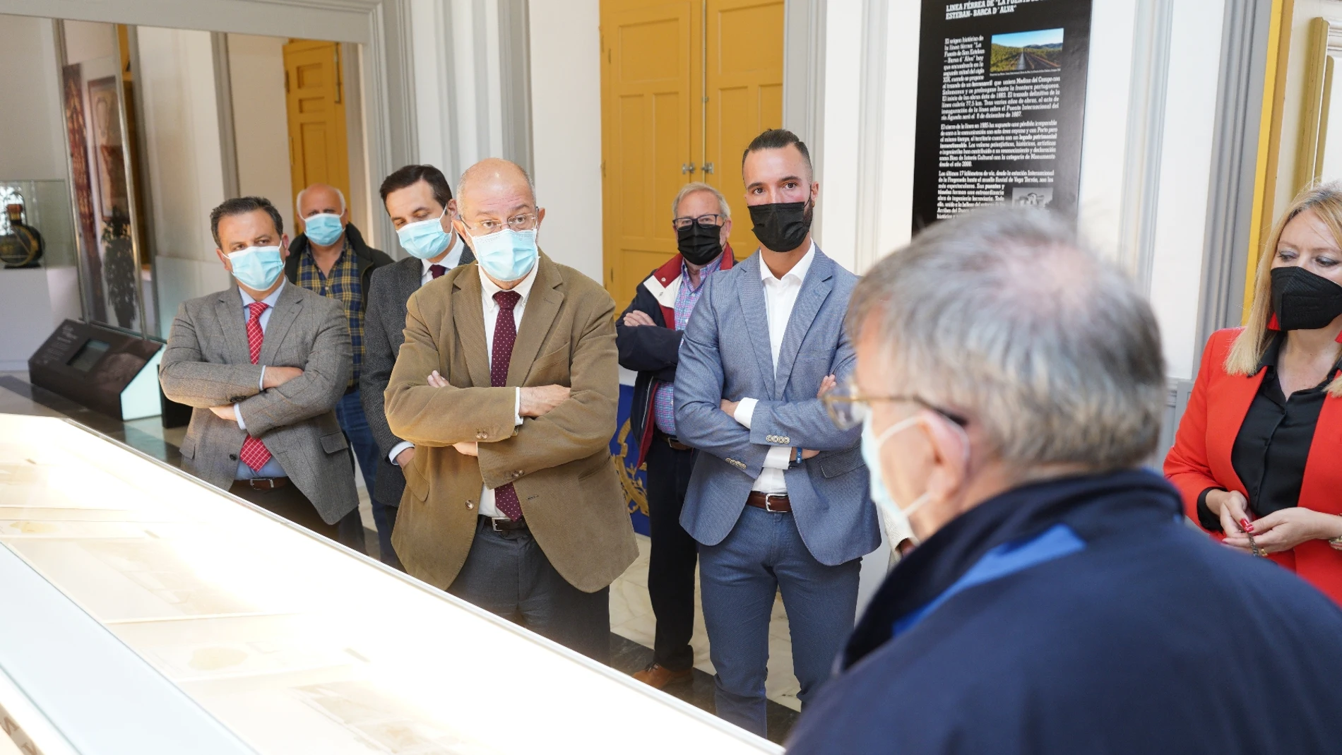 El vicepresidente de la Junta de Castilla y León, Francisco Igea, inaugura la exposición "Una línea en el paisaje" en la localidad salmantina de Lumbrales