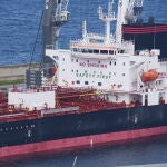 El buque 'Stavanger Pearl', de bandera noruega, permanece confinado en el Puerto Bilbao