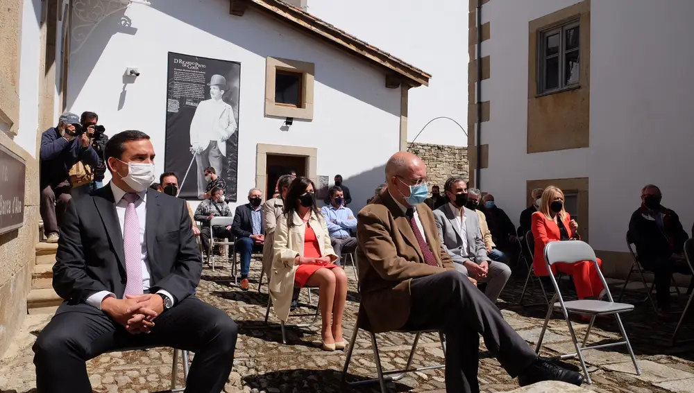 El vicepresidente de la Junta de Castilla y León, Francisco Igea, inaugura la exposición "Una linea en el paisaje" en la localidad salmantina de Lumbrales