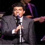 El presidente de la Diputación de Alicante, Carlos Mazón, durante una actuación musical con su grupo Marengo