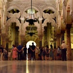 Imagen de archivo de una visita turística en la Mezquita-Catedral de Córdoba