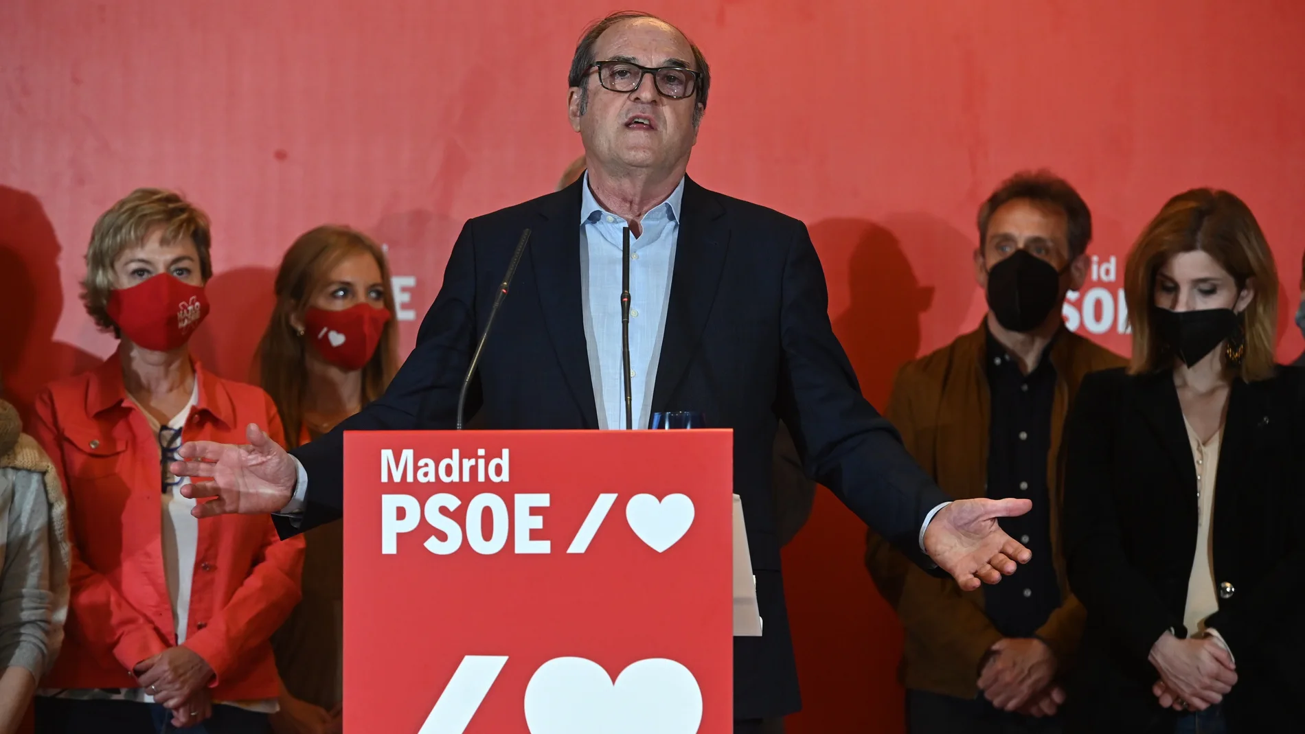 El candidato del PSOE a la presidencia de la Comunidad de Madrid, Ángel Gabilondo, la noche del 4-M