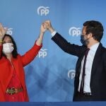 Ayuso y Pablo Casado celebran la victoria en las elecciones