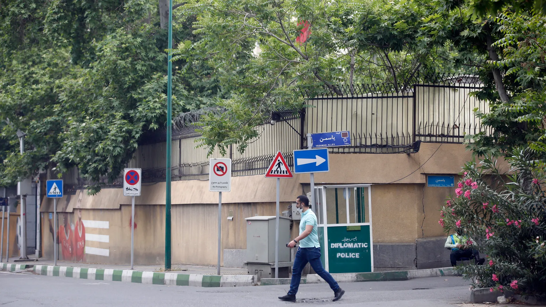La entrada de la embajada de Suiza en Teherán