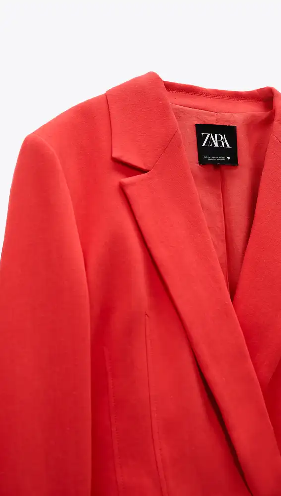 Deja de buscar, esta es la blazer cropped roja de Zara con la Aretha Fusté ha enamorado a medio Instagram