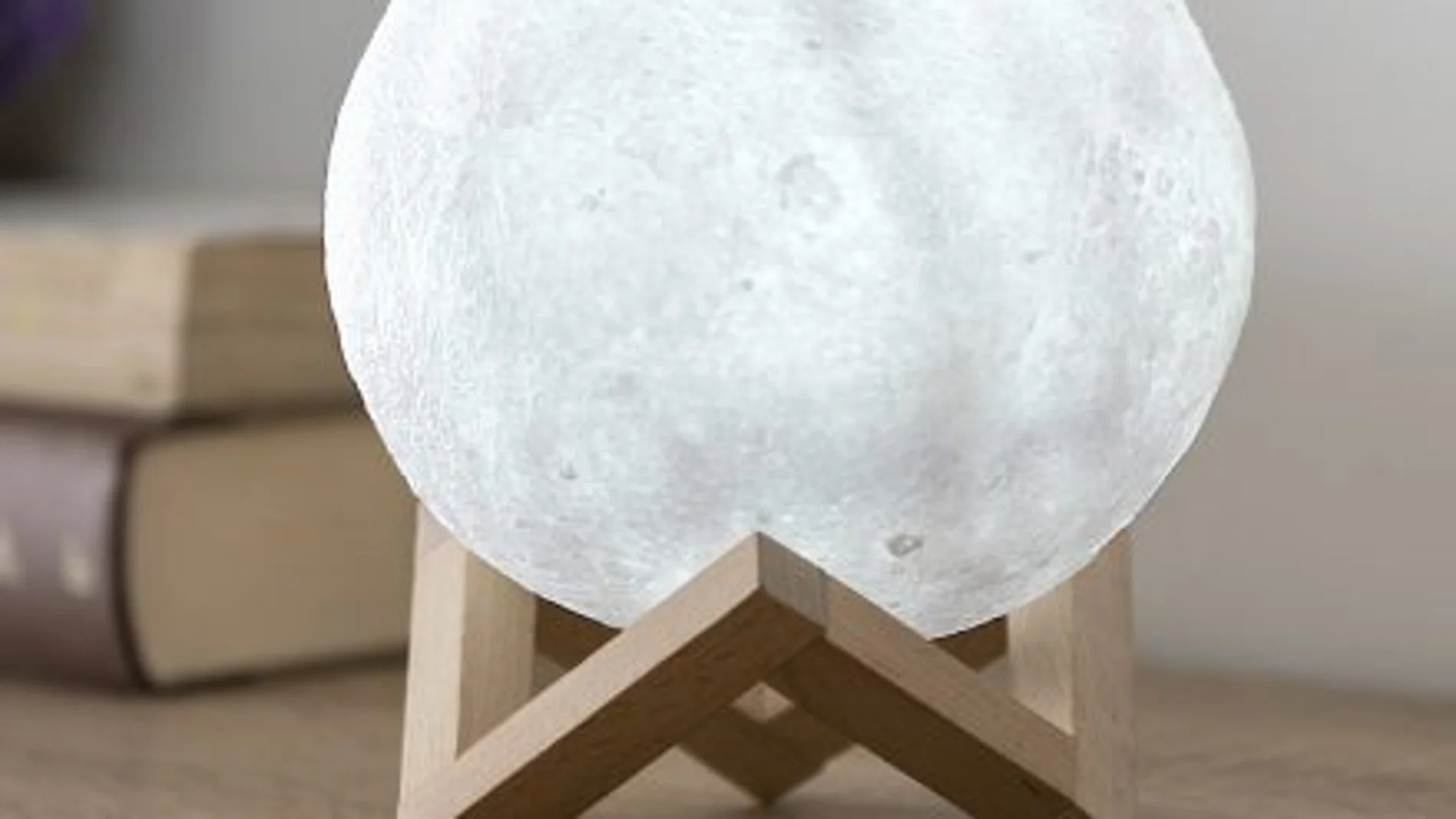 Lámpara led con forma de luna