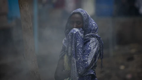 Una mujer desplazada de la región de Tigray