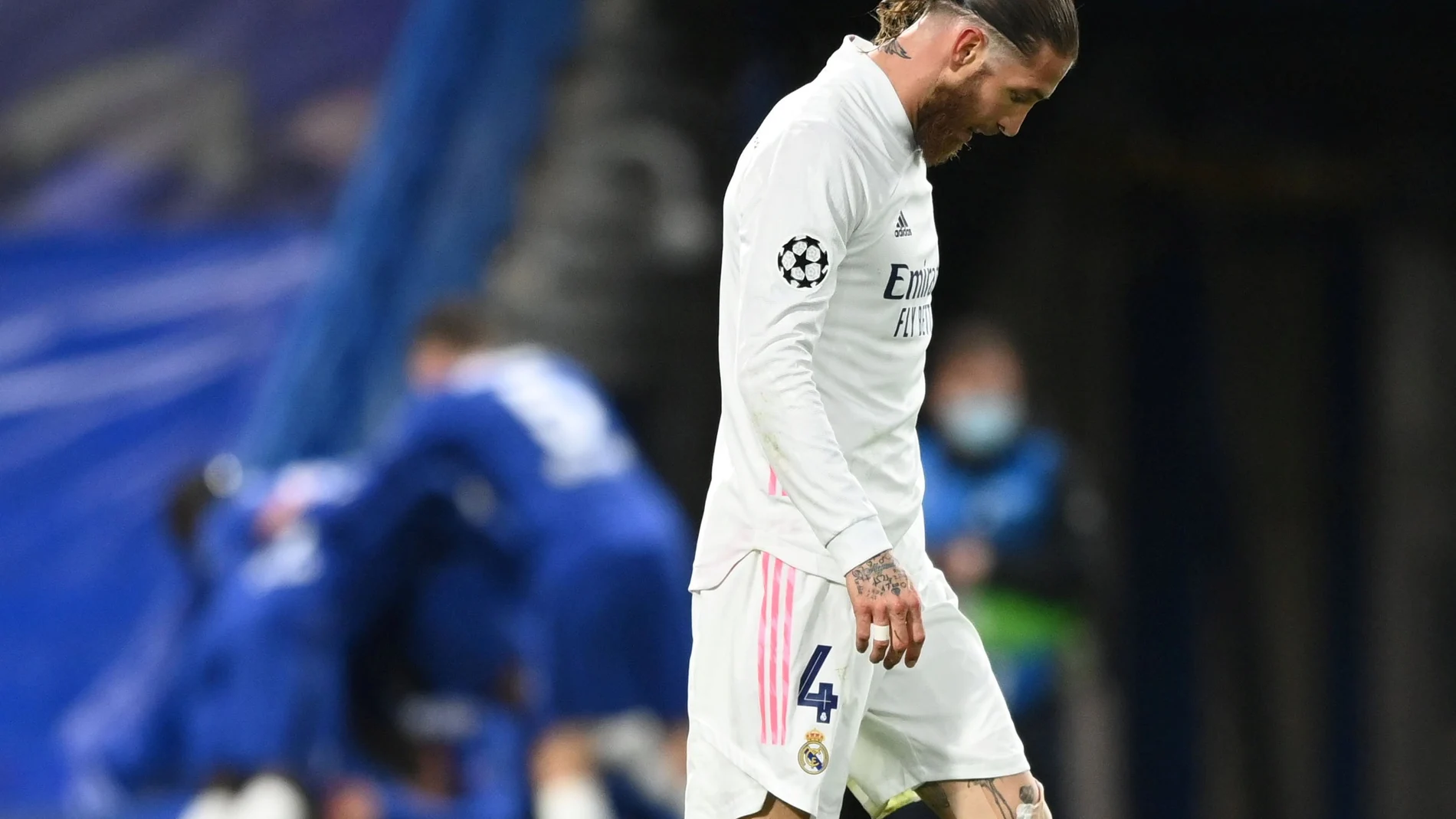 Soccer Football - Champions League - Semi Final Second Leg - Chelsea v Real Madrid - Stamford Bridge, London, Britain - May 5, 2021 Real Madrid's Sergio Ramos looks dejected after Chelsea's Mason Mount scored their second goal REUTERS/Toby Melville TPX IMAGES OF THE DAY