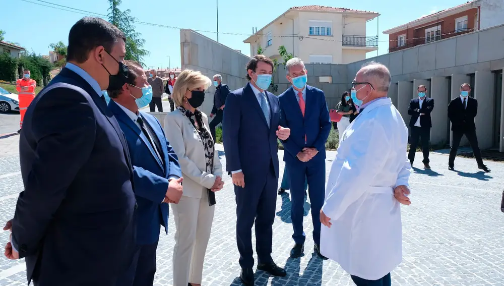 El presidente de la Junta de Castilla y León, Alfonso Fernández Mañueco, visita el nuevo Centro de Salud de Burgohondo, junto a la consejera Verónica Casado y el presidente de la Diputación de Ávila, Carlos García