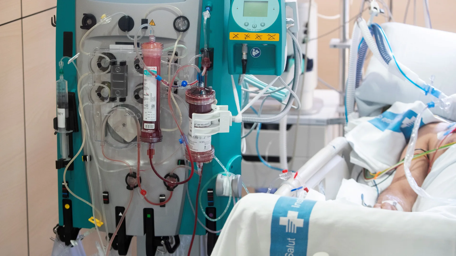Un paciente afectado por la COVID-19 e ingresado en el Hospital Vall d'Hebron de Barcelona,