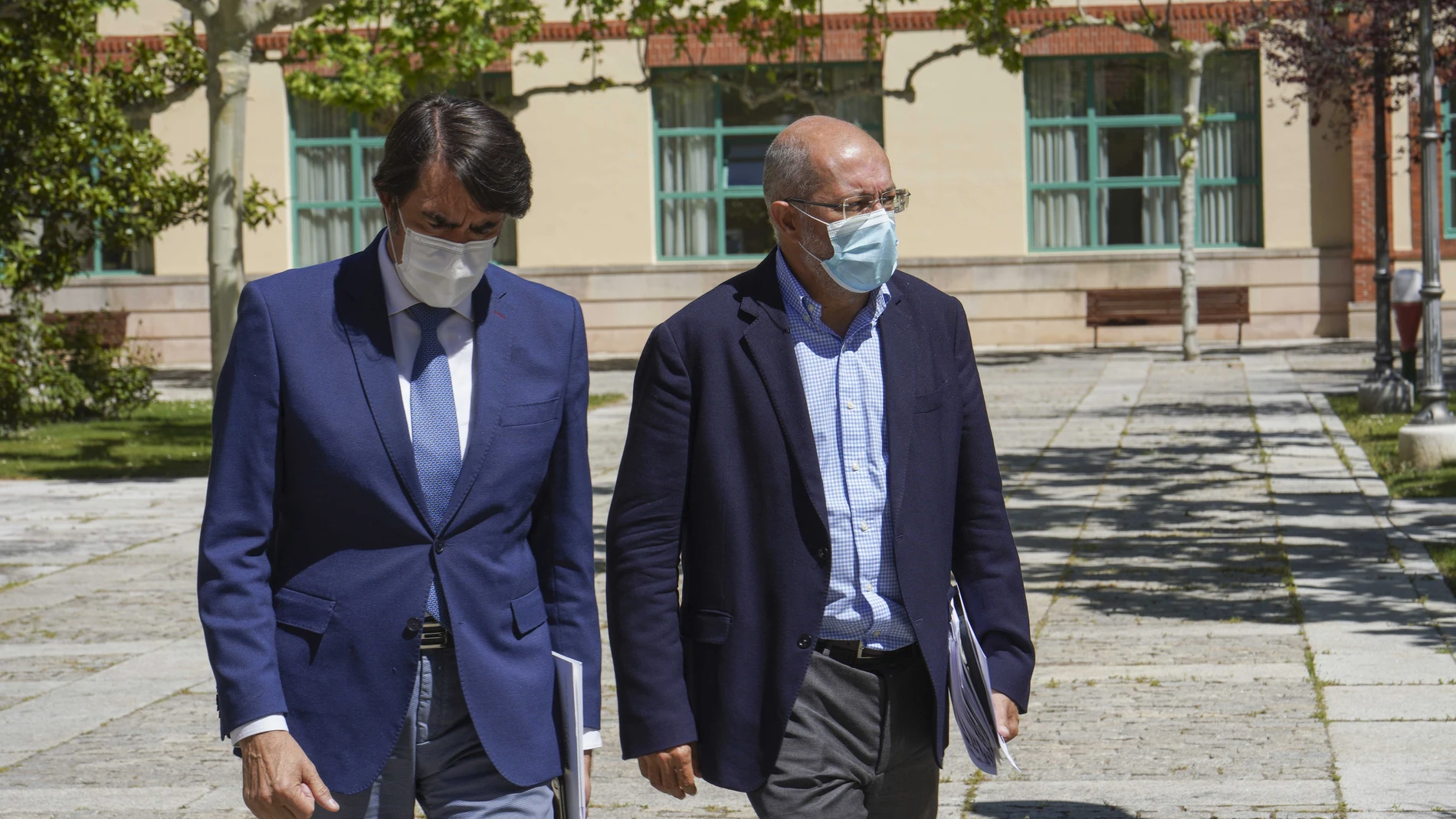 El vicepresidente Francisco Igea y el consejero Juan Carlos Suárez-Quiñones antes de la rueda de prensa del Consejo de Gobierno