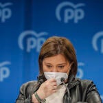 La ex presidenta del PPCV, Isabel Bonig, durante la rueda de prensa en la que anunció que dejaba el acta y la portavocía en Les Corts