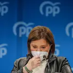 La ex presidenta del PPCV, Isabel Bonig, durante la rueda de prensa en la que anunció que dejaba el acta y la portavocía en Les Corts