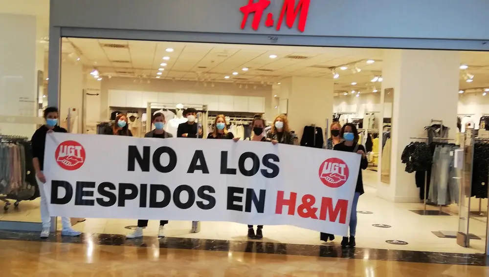 Concentración de la plantilla de H&M contra los despidosUGT07/05/2021