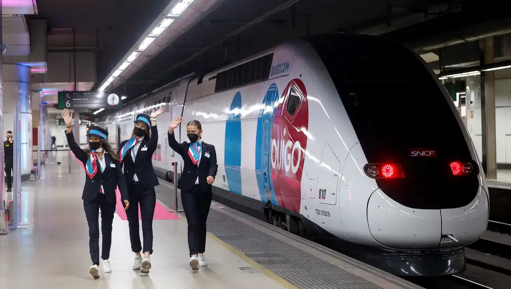 El convoy de Ouigo a su llegada a la estación de Sants de Barcelon